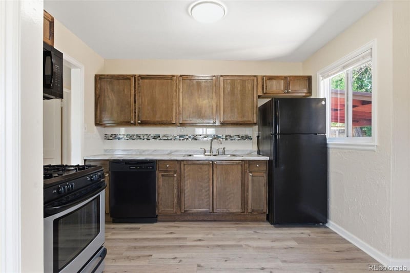 1297 Worchester St, Aurora, CO 80011