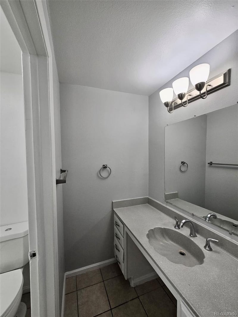 1437 Moline St, Aurora, CO 80010