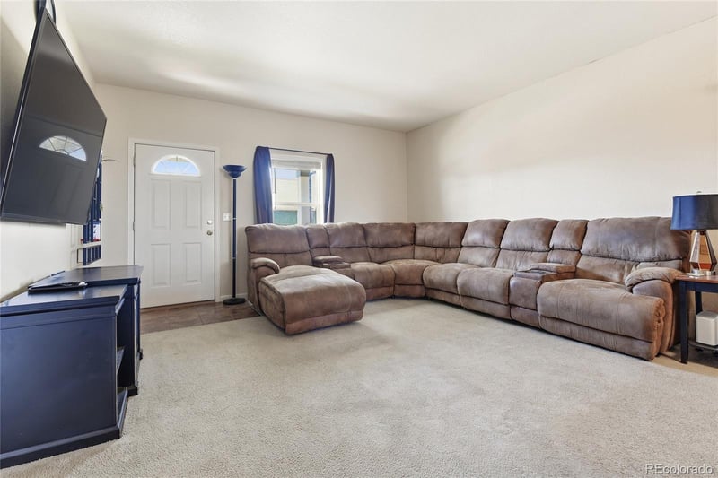 55470 27th Pl, Strasburg, CO 80136