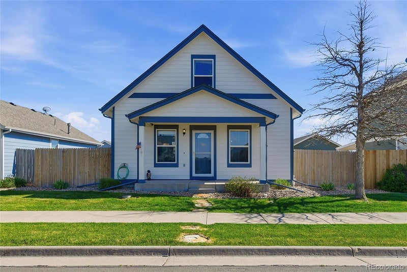 55470 27th Pl, Strasburg, CO 80136