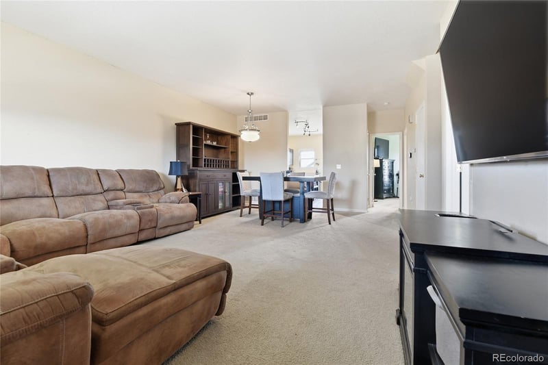 55470 27th Pl, Strasburg, CO 80136