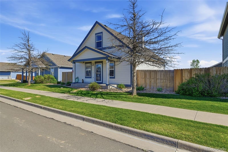 55470 27th Pl, Strasburg, CO 80136