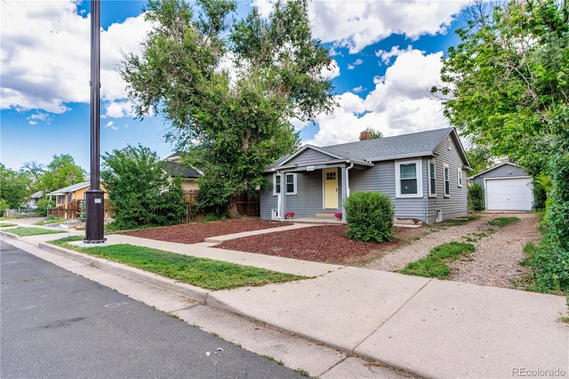1650 Geneva St, Aurora, CO 80010