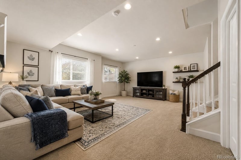 6383 Ensenada Ct, Aurora, CO 80019