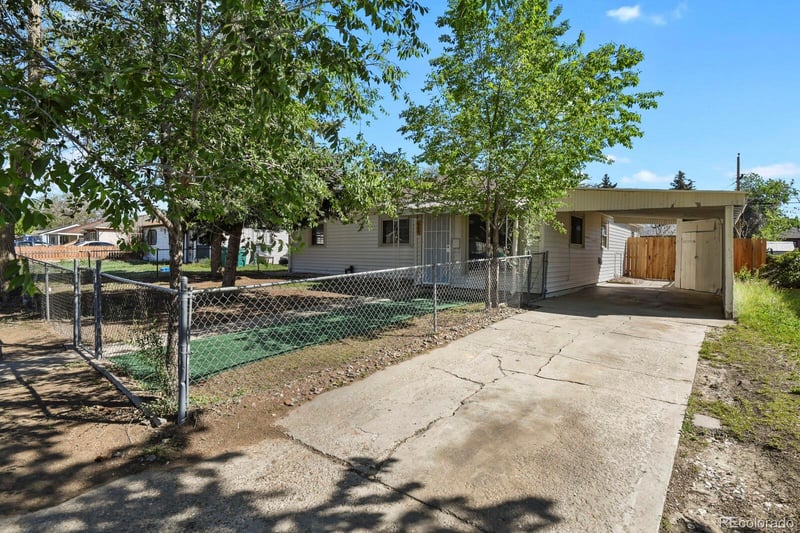 940 Vaughn St, Aurora, CO 80011