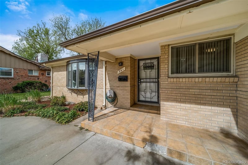 341 Newark St, Aurora, CO 80010
