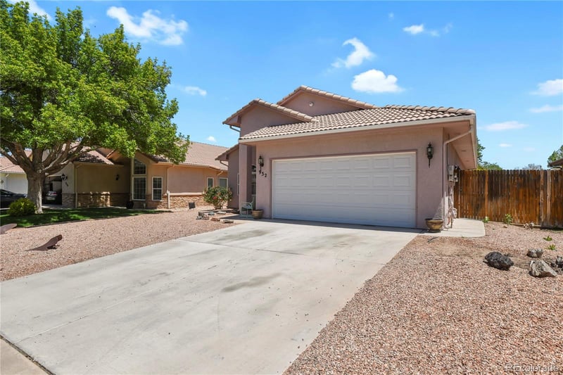 932 Pinecrest Dr, Pueblo, CO 81005