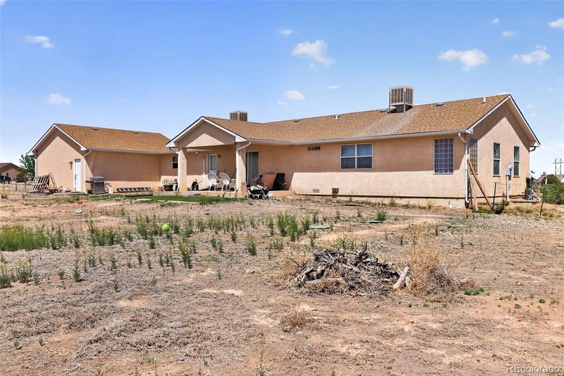 971 Los Charros Dr, Pueblo, CO 81007