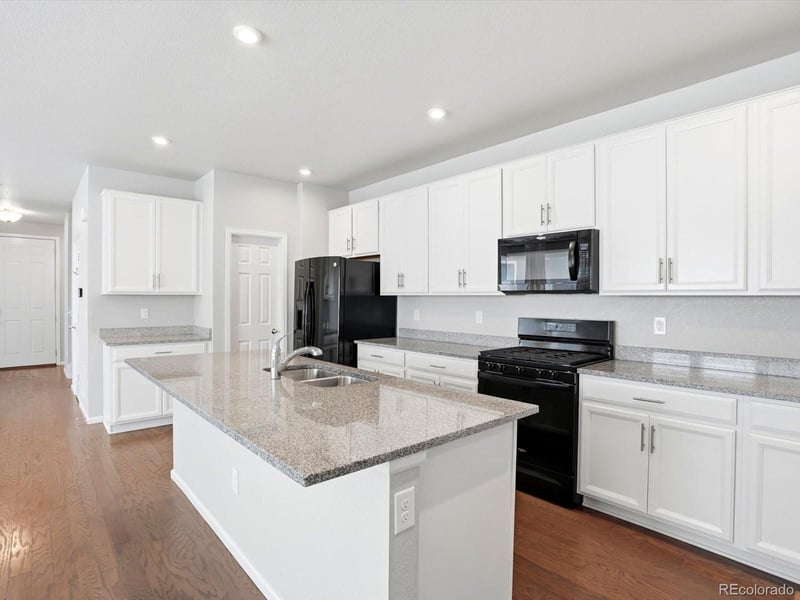 8260 Trails Edge Ct, Centennial, CO 80112