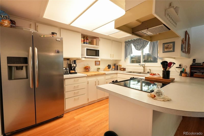 9155 Oxford Dr, Denver, CO 80237