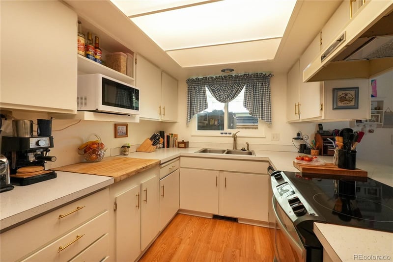 9155 Oxford Dr, Denver, CO 80237