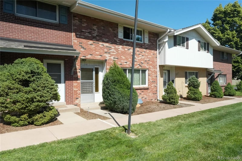 9155 Oxford Dr, Denver, CO 80237