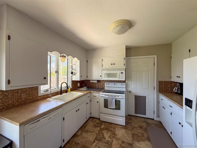 215 Vine St, Burlington, CO 80807