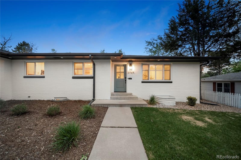 6769 S Foresthill St, Littleton, CO 80120