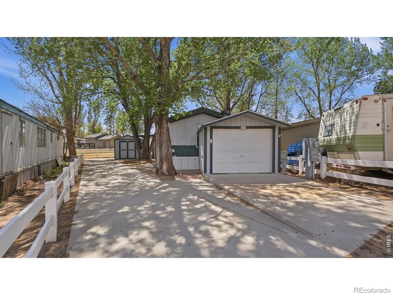 256 Navajo Rd, Weldona, CO 80653
