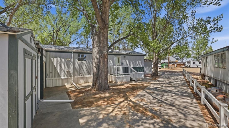 256 Navajo Rd, Weldona, CO 80653