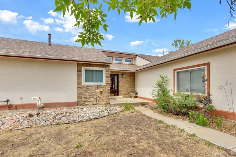35 Sunset Ct, Hudson, CO 80642