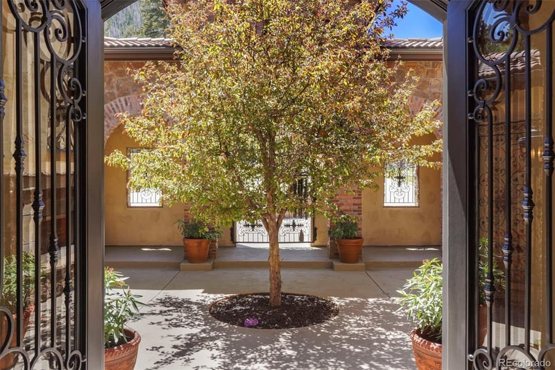 2869 Valley Park Dr, Larkspur, CO 80118