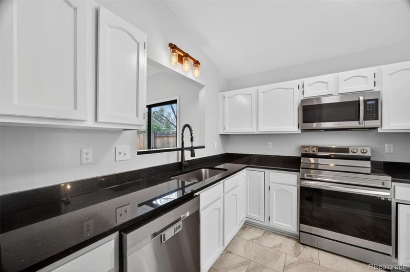 2284 Kingston Ct, Aurora, CO 80014