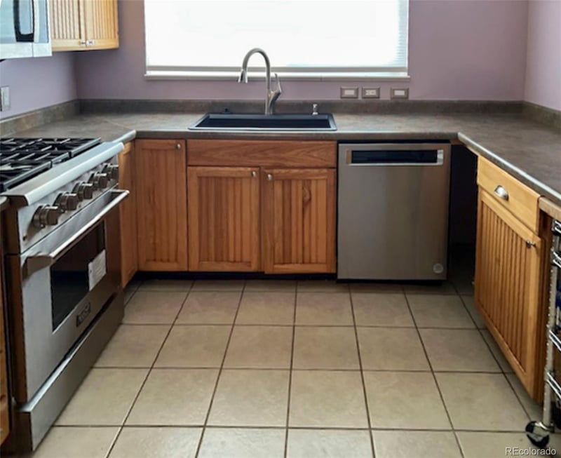 1089 S Johnson Way, Lakewood, CO 80226