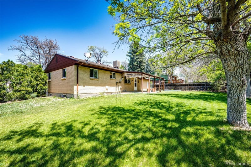 11994 Virginia Dr, Aurora, CO 80012