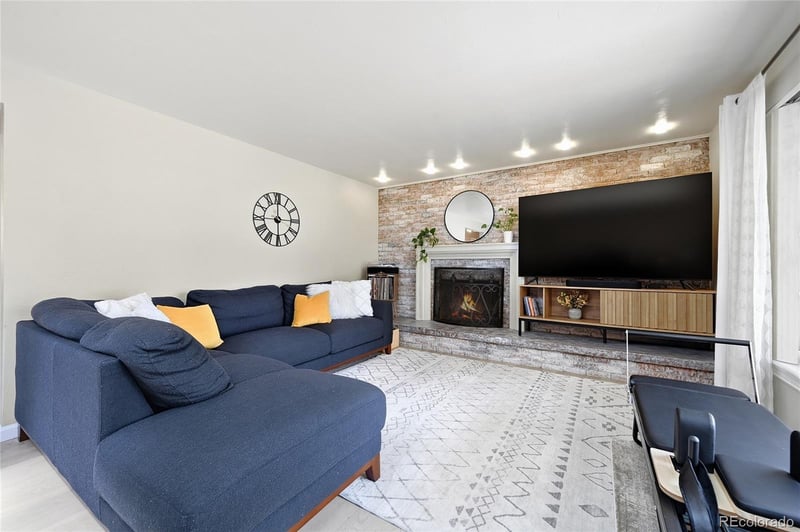 6651 Ithaca Pl, Denver, CO 80237