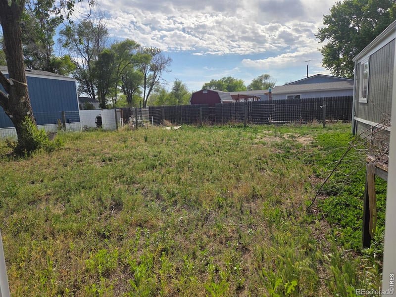 101 Larch Dr, Log Lane Village, CO 80705