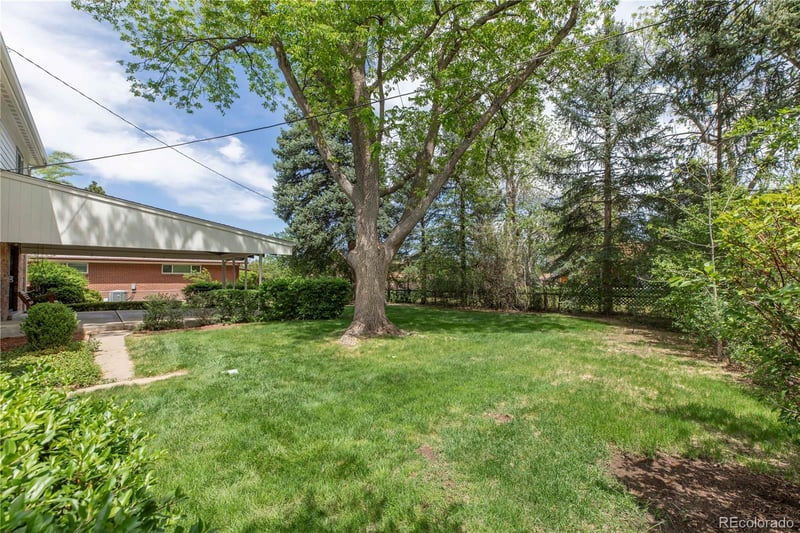 1061 E Briarwood Cir N, Centennial, CO 80122