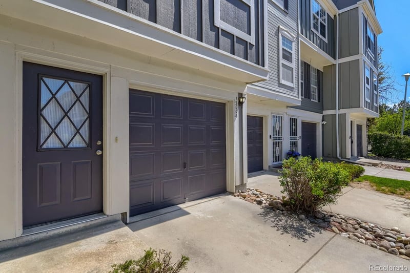 12008 Hoye Dr, Aurora, CO 80012