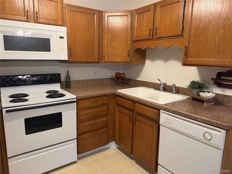 3184 Heather Gardens Way #205, Aurora, CO 80014