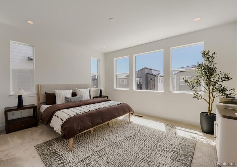 10922 Hinsdale Cir, Centennial, CO 80112