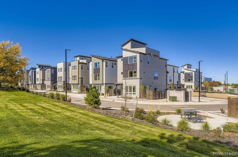 10922 Hinsdale Cir, Centennial, CO 80112