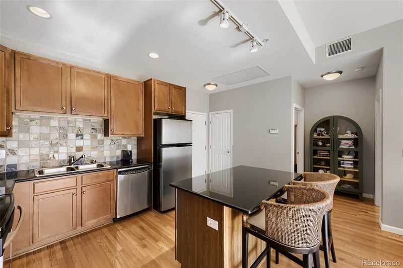 1950 Logan St #807, Denver, CO 80203