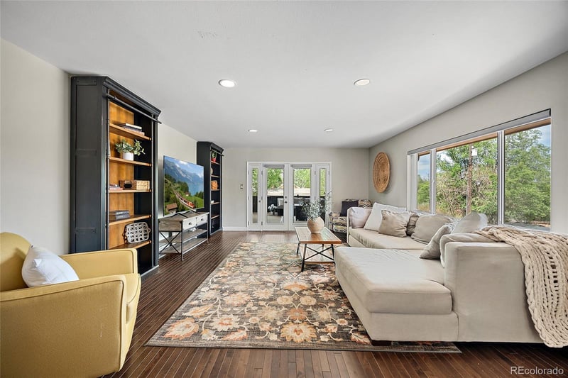 208 Oak Pl, Manitou Springs, CO 80829