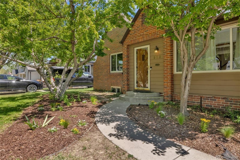 918 Magnolia St, Denver, CO 80220