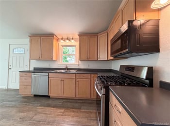 433 Sunnyside Ln, Longmont, CO 80504