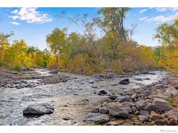 217 Park St, Lyons, CO 80540