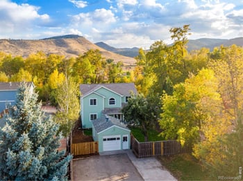 217 Park St, Lyons, CO 80540