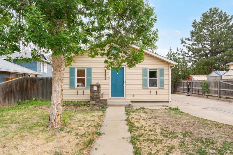 206 10th Ave, Brighton, CO 80601