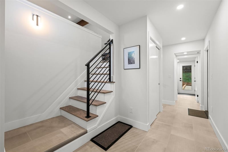 813 W Geddes Cir, Littleton, CO 80120