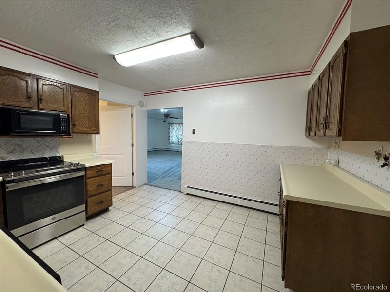 10 Stewart St, Keenesburg, CO 80643