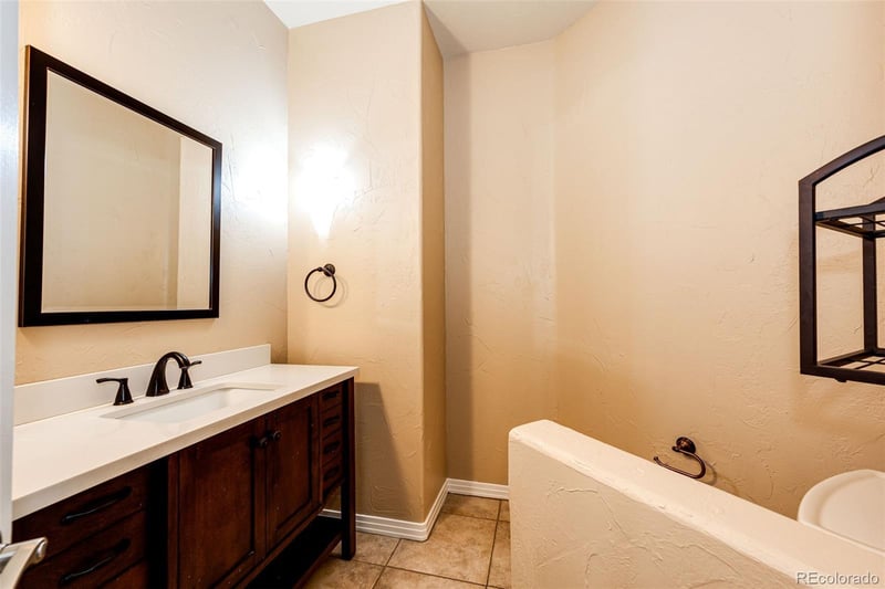 19076 E Maplewood Ave, Aurora, CO 80016