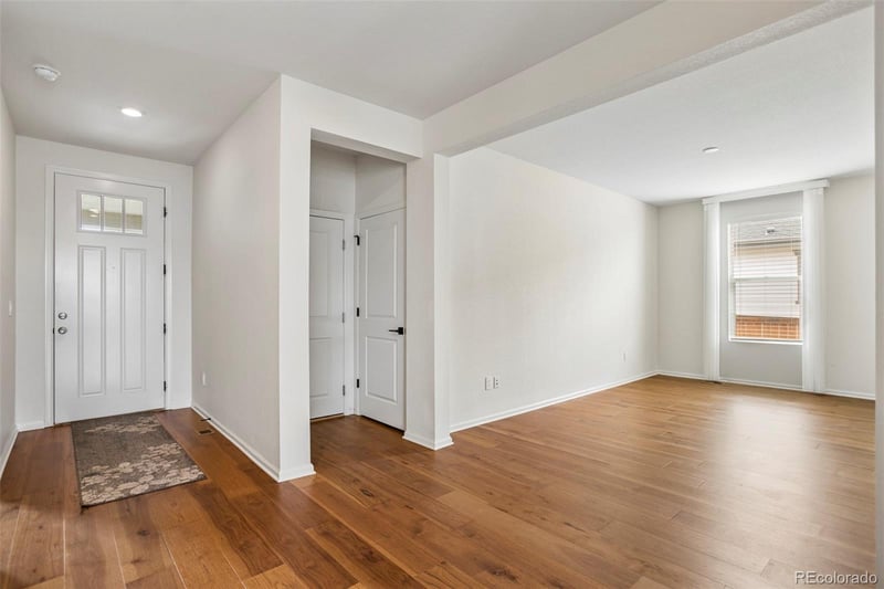 855 Waterloo Cir, Aurora, CO 80018