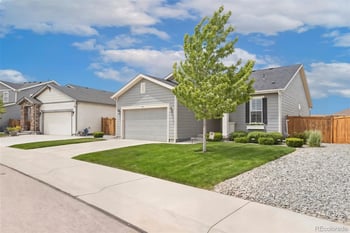 855 N Waterloo Cir, Aurora, CO 80018