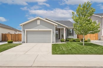 855 N Waterloo Cir, Aurora, CO 80018