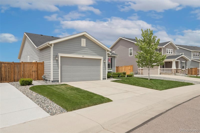 855 Waterloo Cir, Aurora, CO 80018
