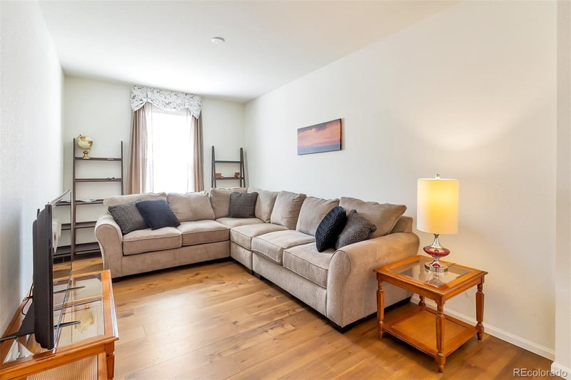 855 Waterloo Cir, Aurora, CO 80018