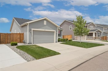 855 Waterloo Cir, Aurora, CO 80018
