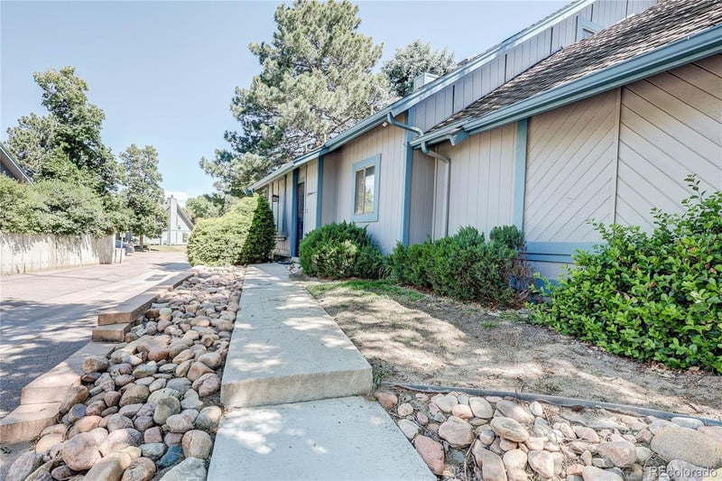 2490 Worchester Ct #A, Aurora, CO 80014