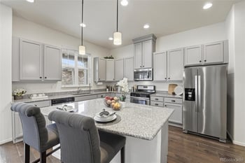 6907 W Jewell Dr, Lakewood, CO 80227